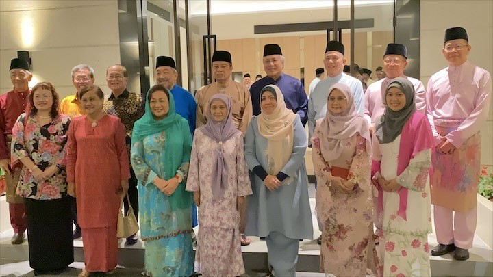 Aidilfitri: Premier Sarawak Ziarah Kediaman Tan Sri Bustari Yusuf – UKAS